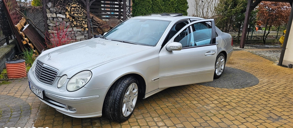 Mercedes-Benz Klasa E cena 29000 przebieg: 243000, rok produkcji 2004 z Zagórz małe 466